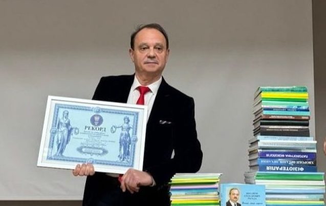 ЛЬВІВСЬКИЙ ПРОФЕСОР МЕДИЦИНИ МИХАЙЛО РЕГЕДА ВСТАНОВИВ РЕКОРД УКРАЇНИ!
